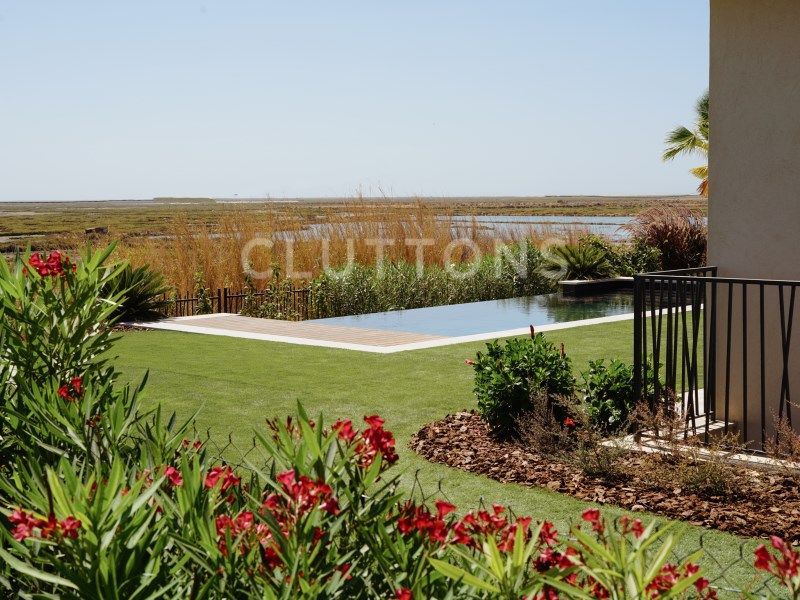 house 10 Rooms for sale on Faro (8005)