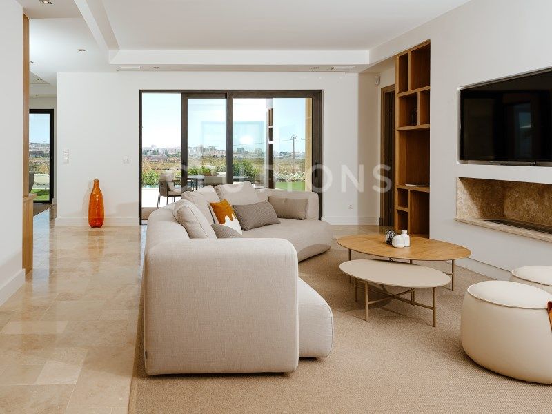 house 10 Rooms for sale on Faro (8005)