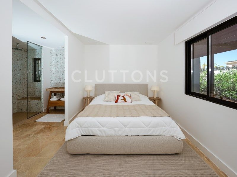 house 10 Rooms for sale on Faro (8005)