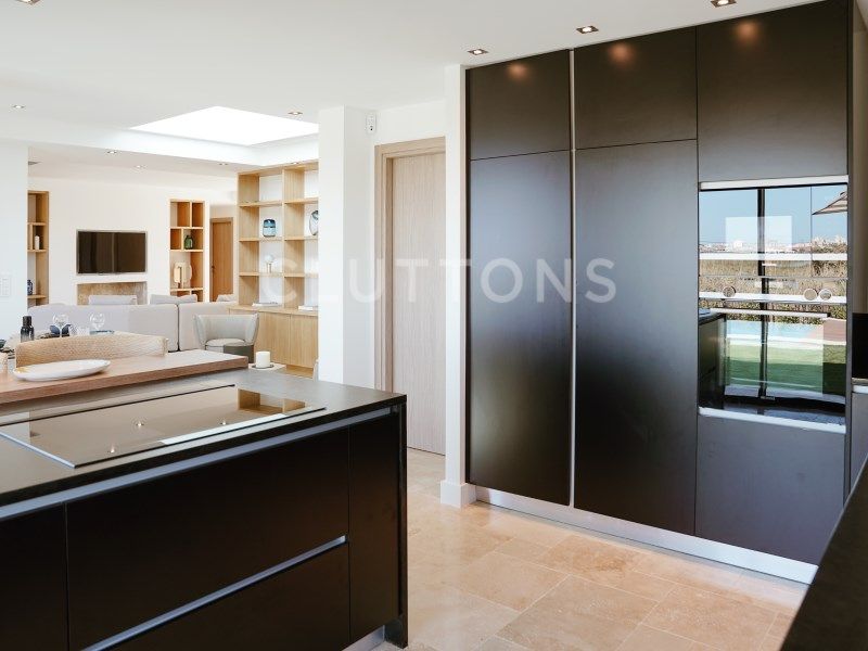 house 10 Rooms for sale on Faro (8005)