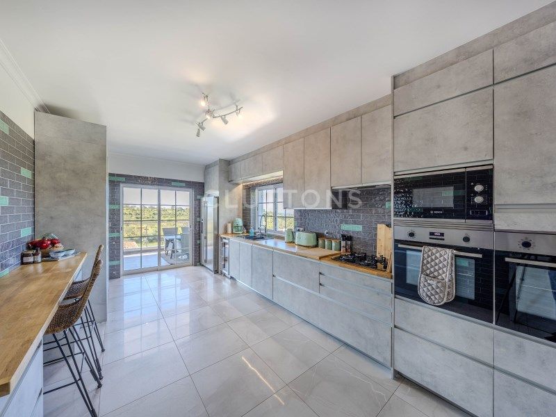 house 11 Rooms for sale on Loulé (8100)