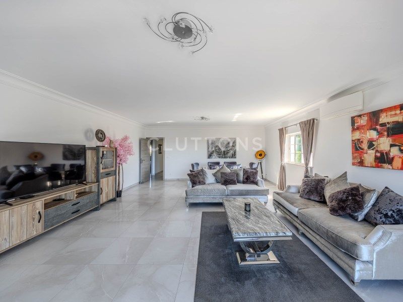 house 11 Rooms for sale on Loulé (8100)