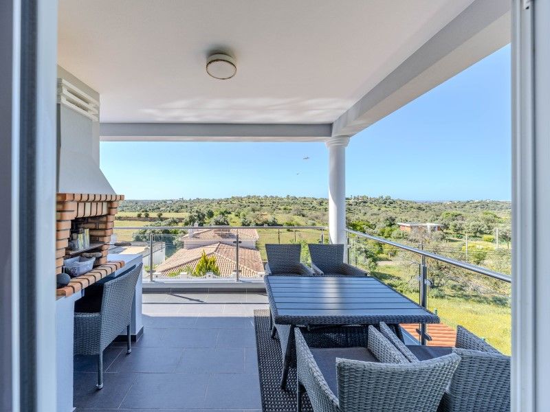 house 11 Rooms for sale on Loulé (8100)