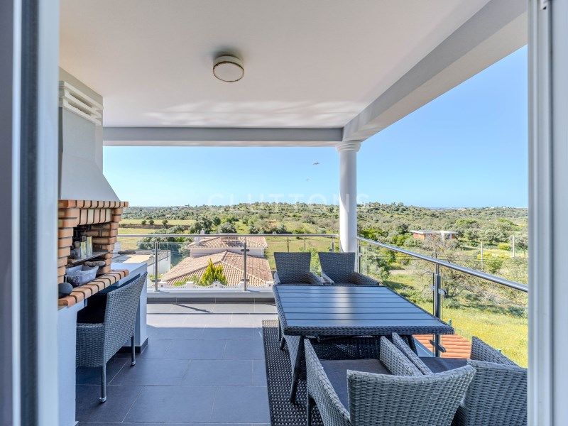 house 11 Rooms for sale on Loulé (8100)