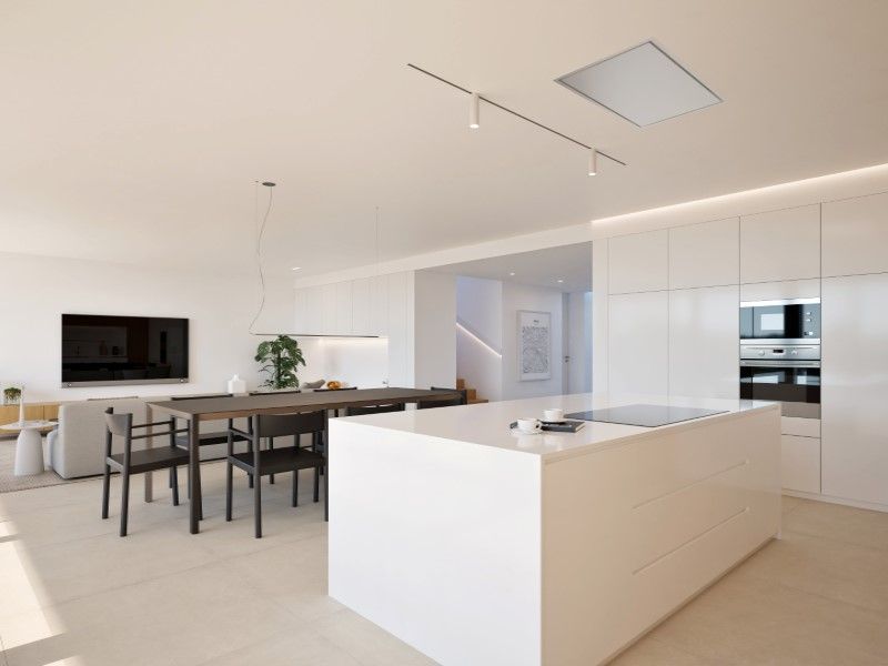 house 9 Rooms for sale on Lagos (8600)