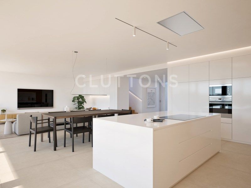 house 9 Rooms for sale on Lagos (8600)