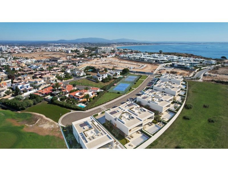 house 9 Rooms for sale on Lagos (8600)