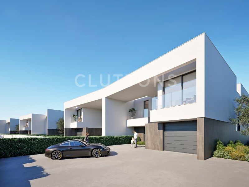 house 9 Rooms for sale on Lagos (8600)