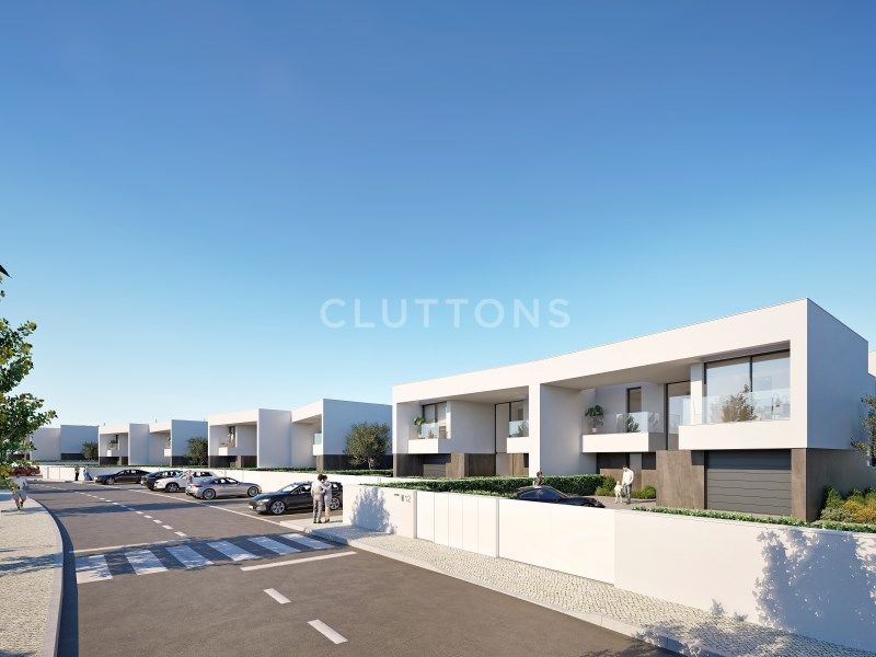 house 9 Rooms for sale on Lagos (8600)