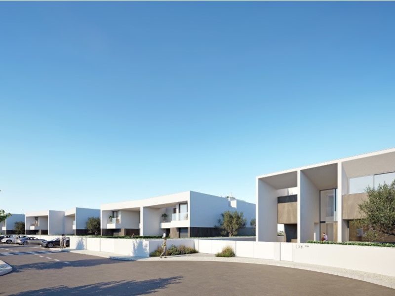 house 9 Rooms for sale on Lagos (8600)