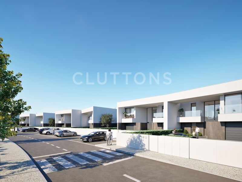 house 9 Rooms for sale on Lagos (8600)