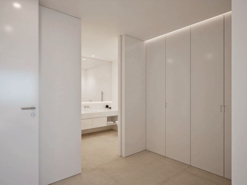 house 9 Rooms for sale on Lagos (8600)