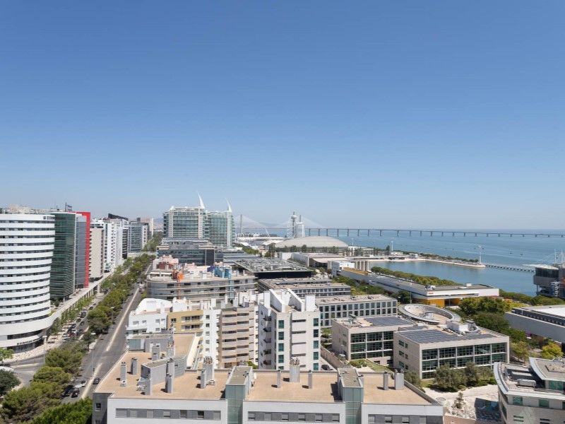 apartment 10 Rooms for sale on Lisboa (1990)