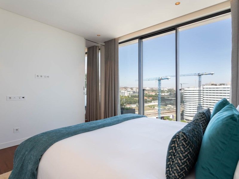 apartment 10 Rooms for sale on Lisboa (1990)