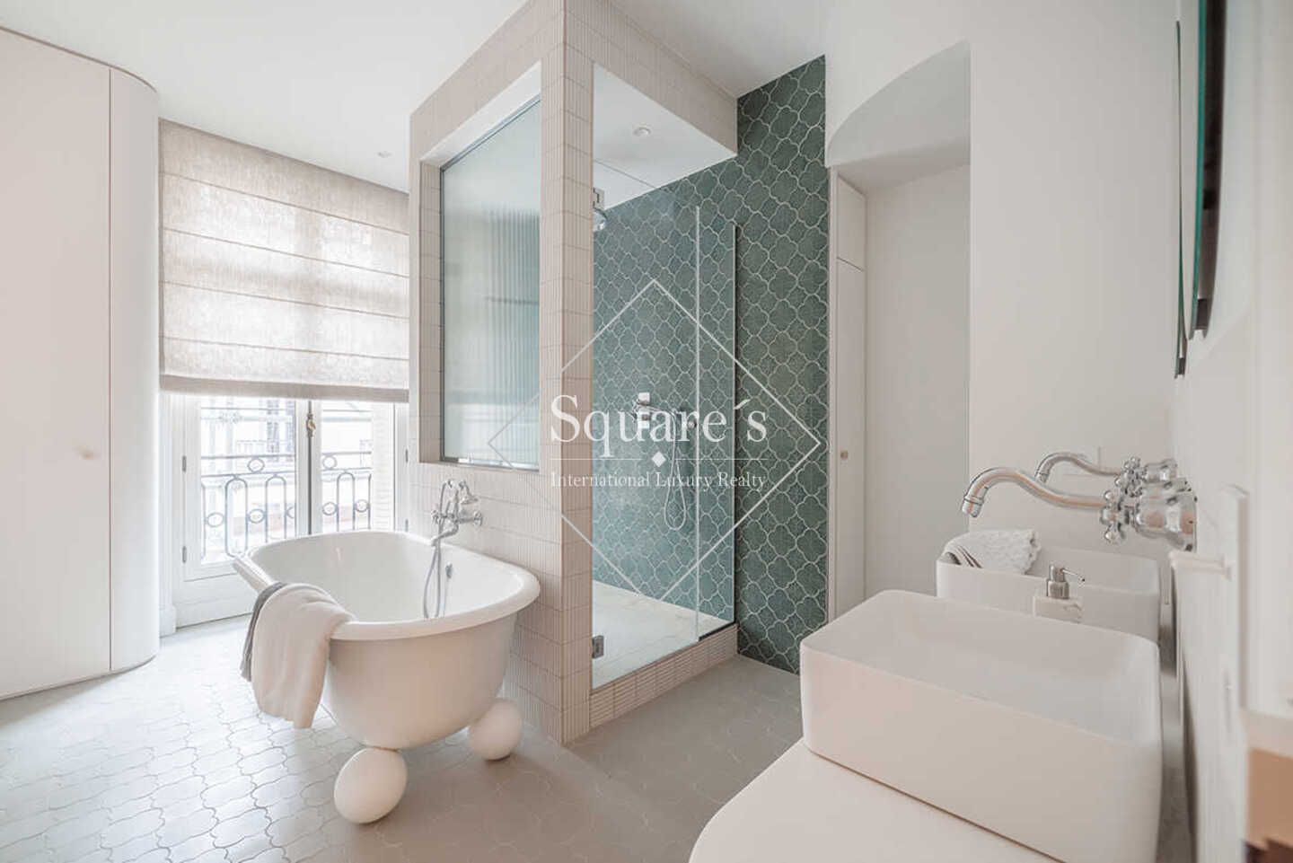 apartment 7 Rooms for sale on Paris 17ème (75017)