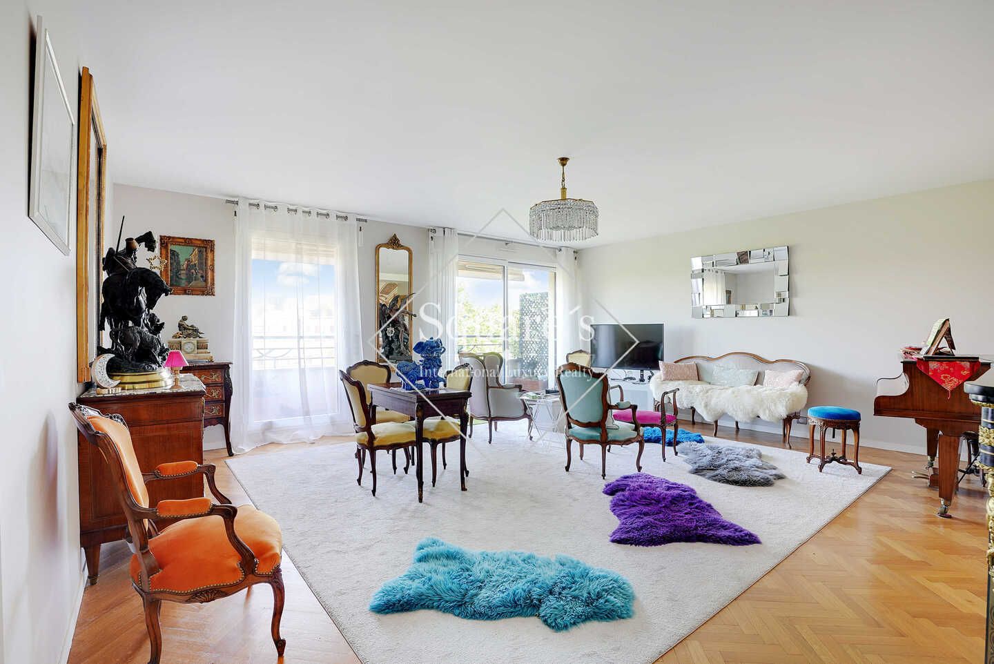 apartment 5 Rooms for sale on Neuilly-sur-Seine (92200)