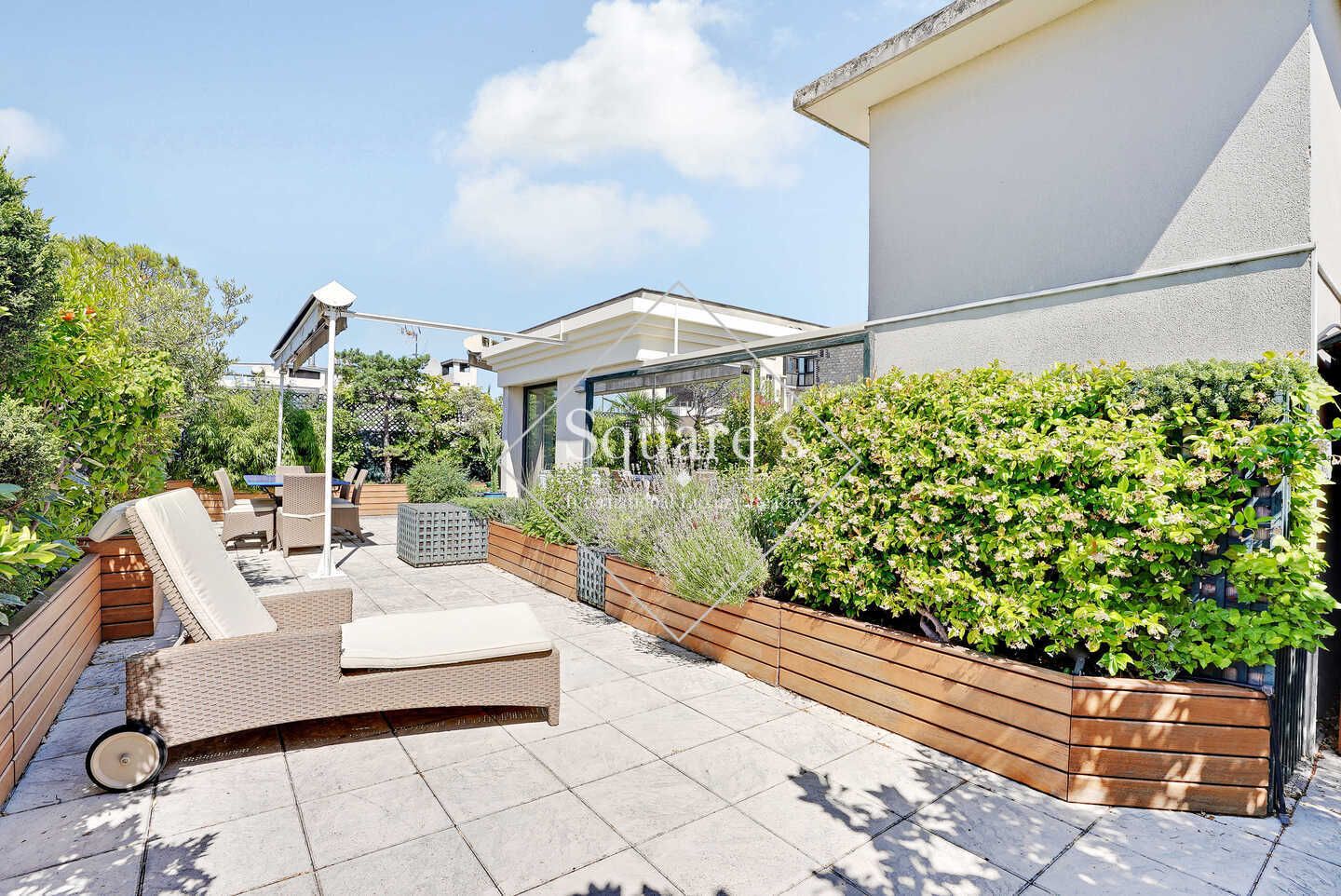 Sale Apartment Neuilly-sur-Seine 5 Rooms 138 m²