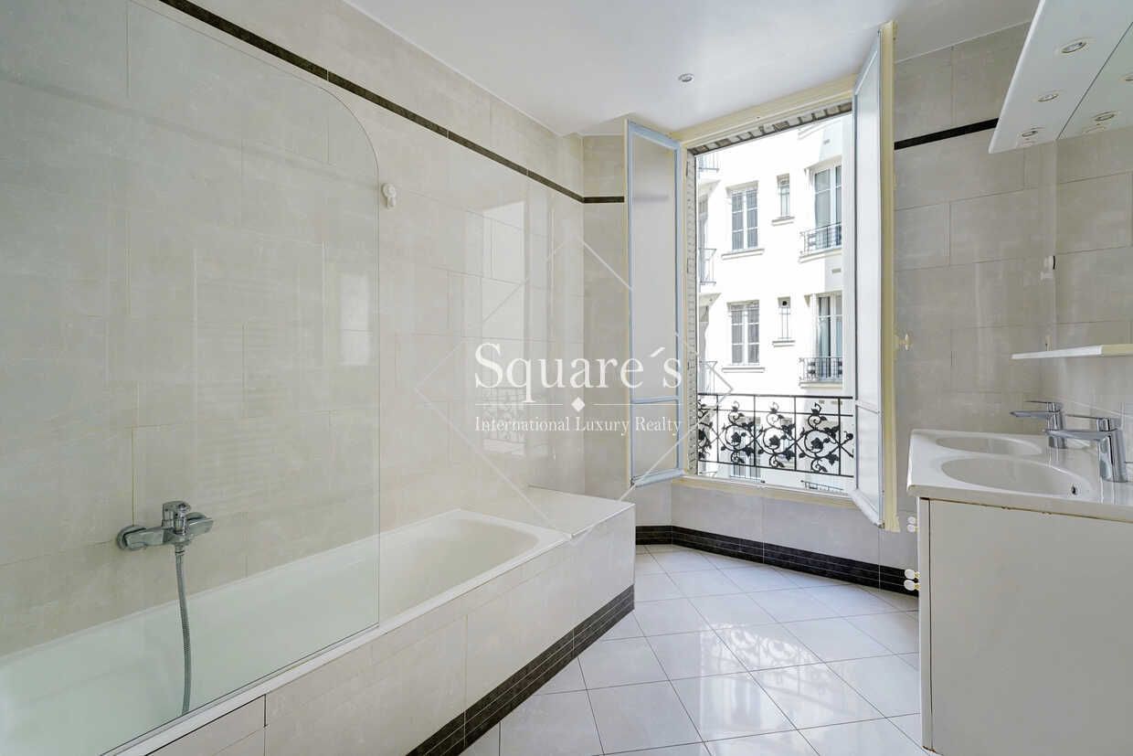 apartment 4 Rooms for sale on Paris 7ème (75007)