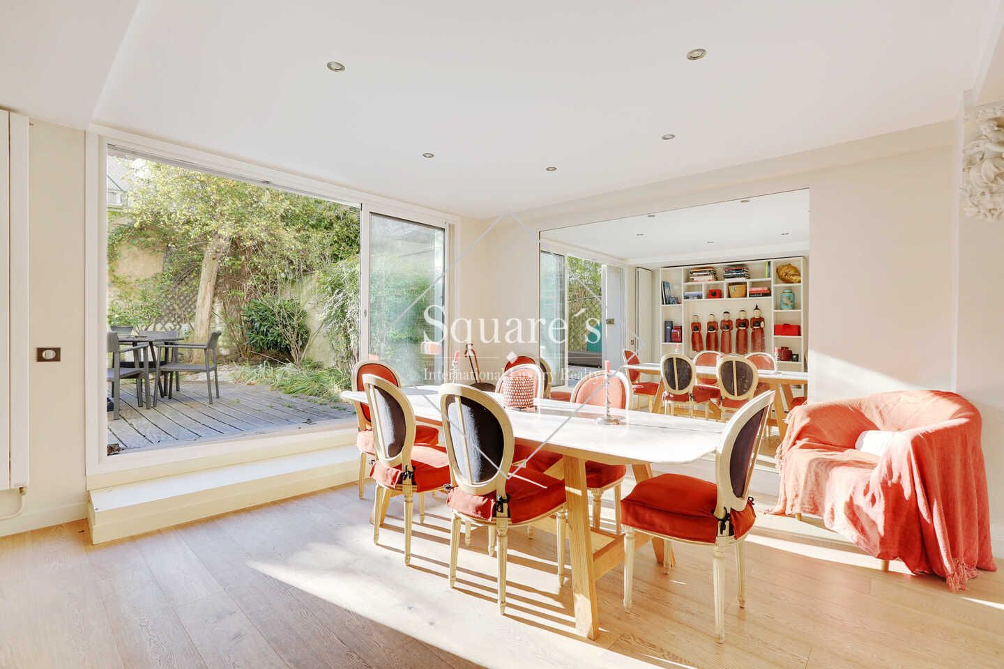 house 6 Rooms for sale on Suresnes (92150)
