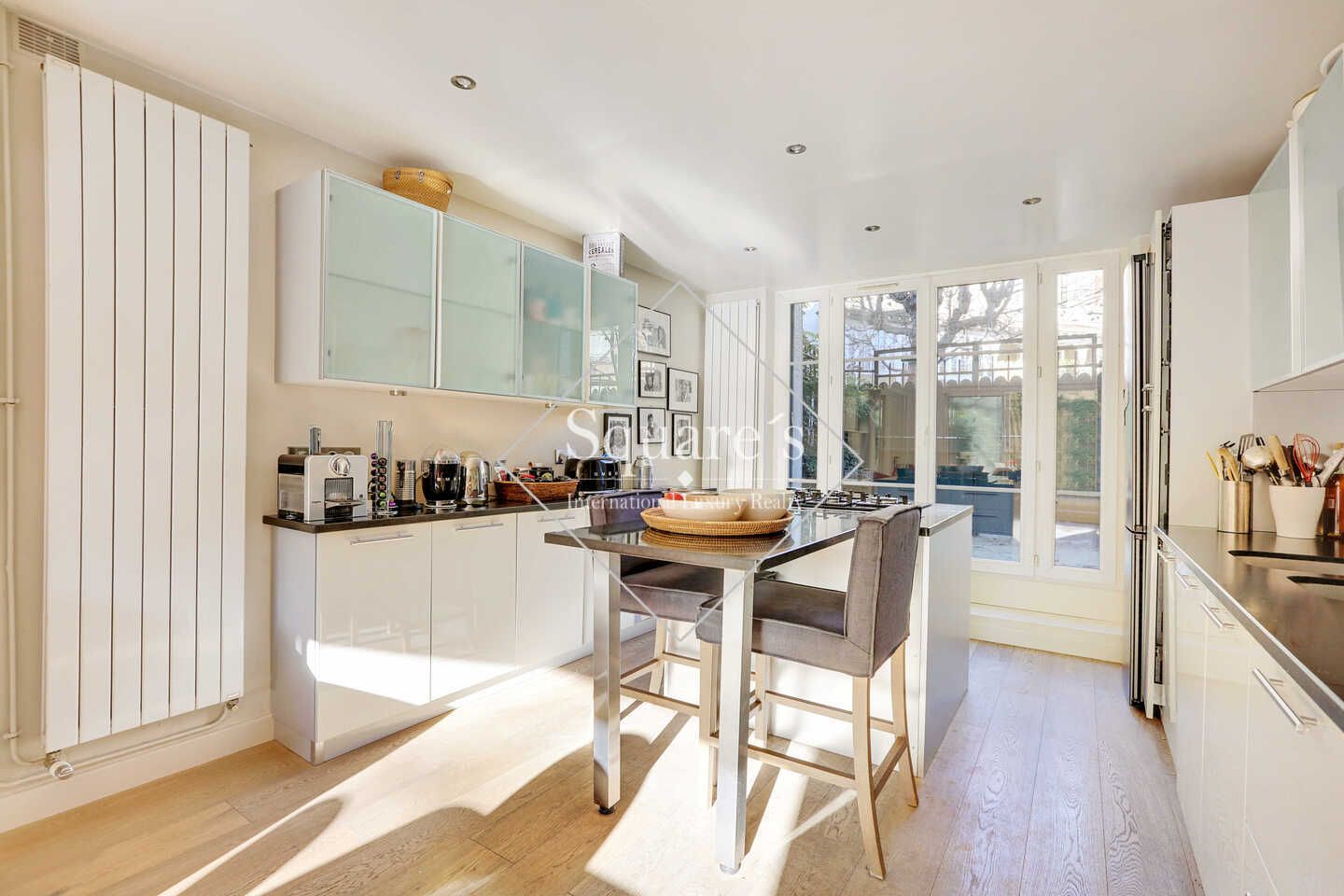 Sale House Suresnes 6 Rooms 195 m²