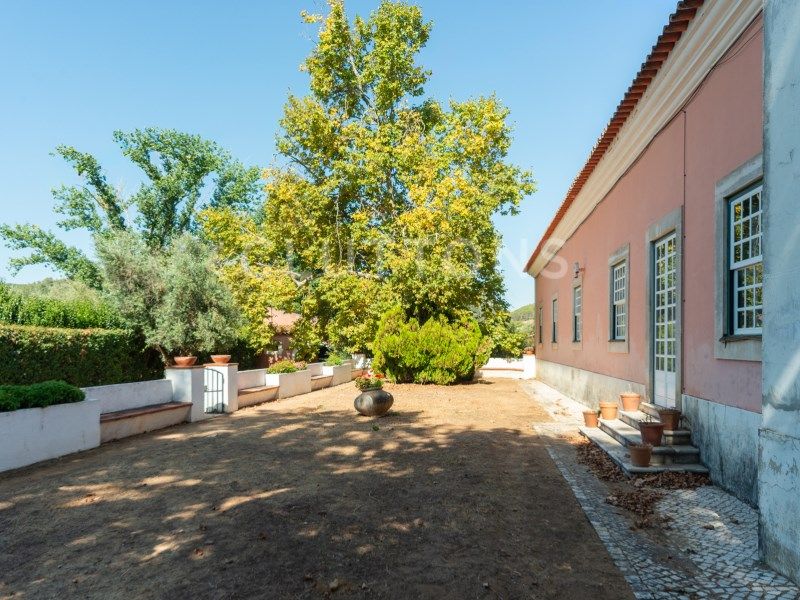 farmhouse 26 Rooms for sale on Alenquer (2580)
