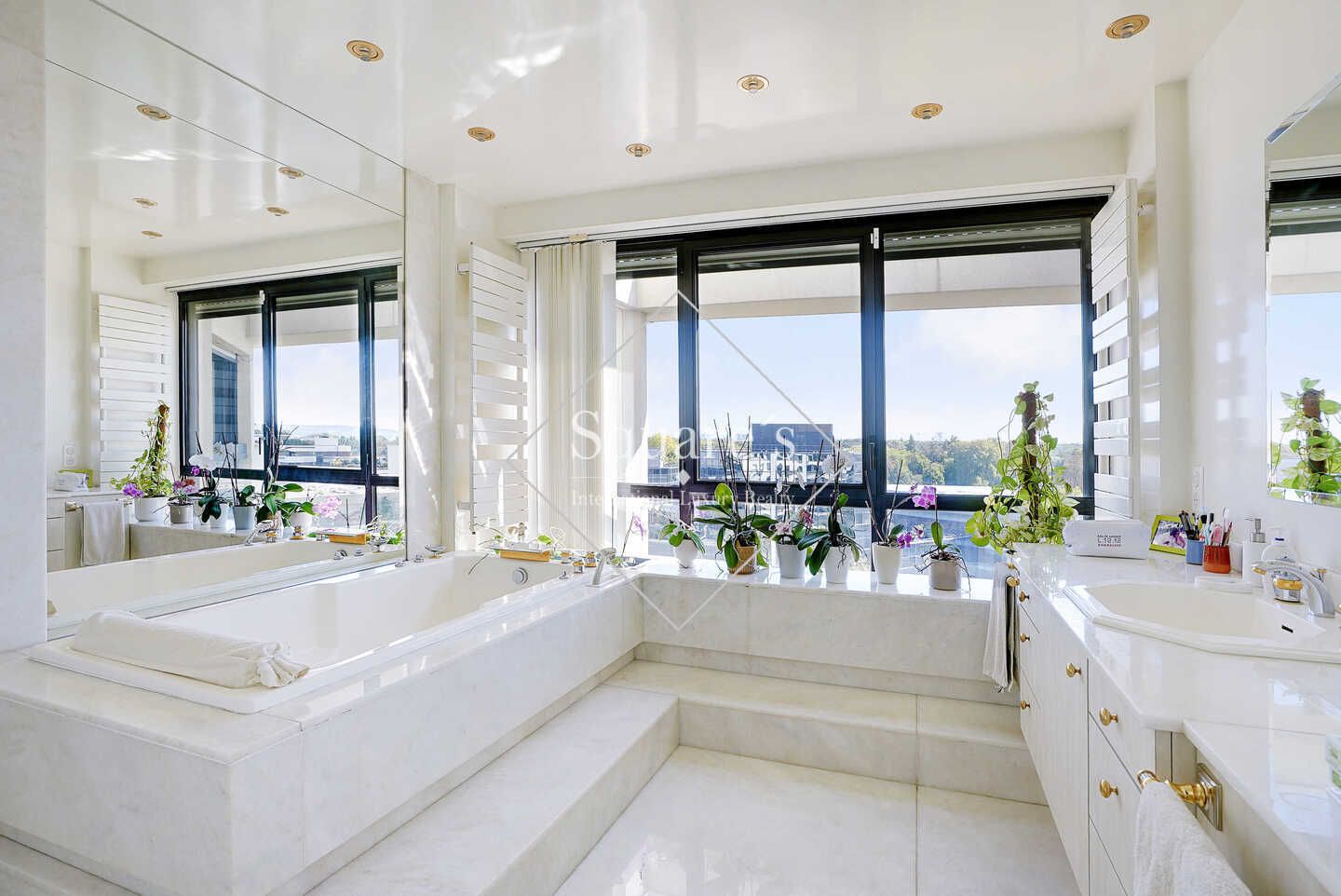 appartement 8 Pièces en vente sur Suresnes (92150)