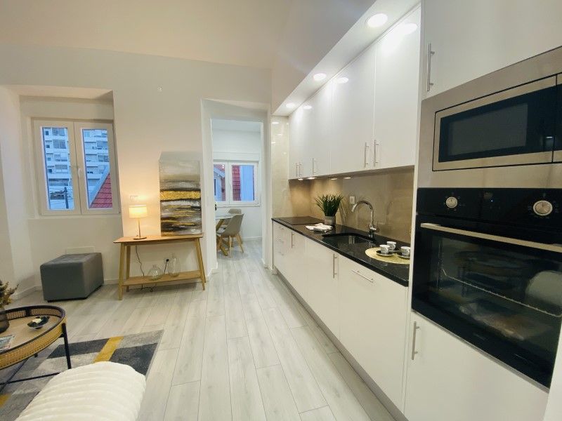 apartment 6 Rooms for sale on Lisboa (1500) Sale Apartment Lisboa 6 Rooms