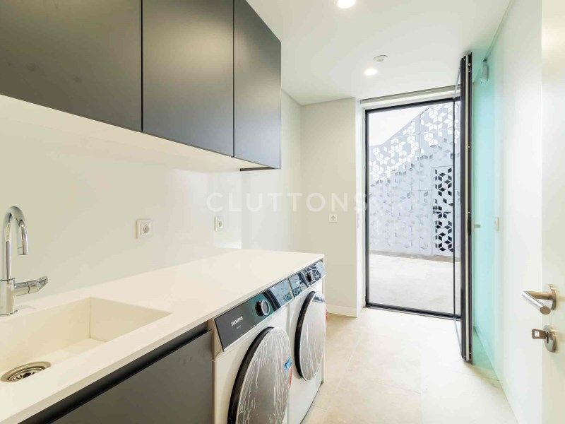 house 11 Rooms for sale on Cascais (2750)
