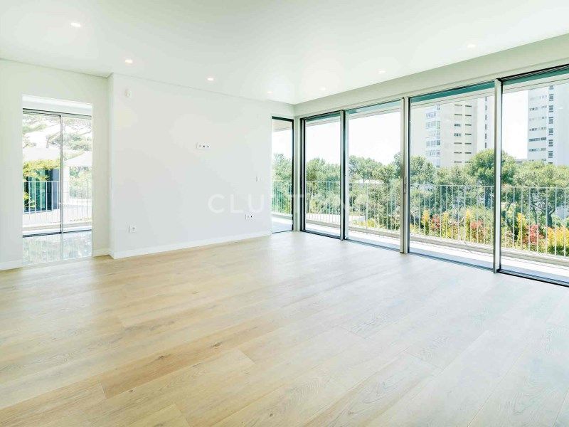 apartment 9 Rooms for sale on Cascais (2750)