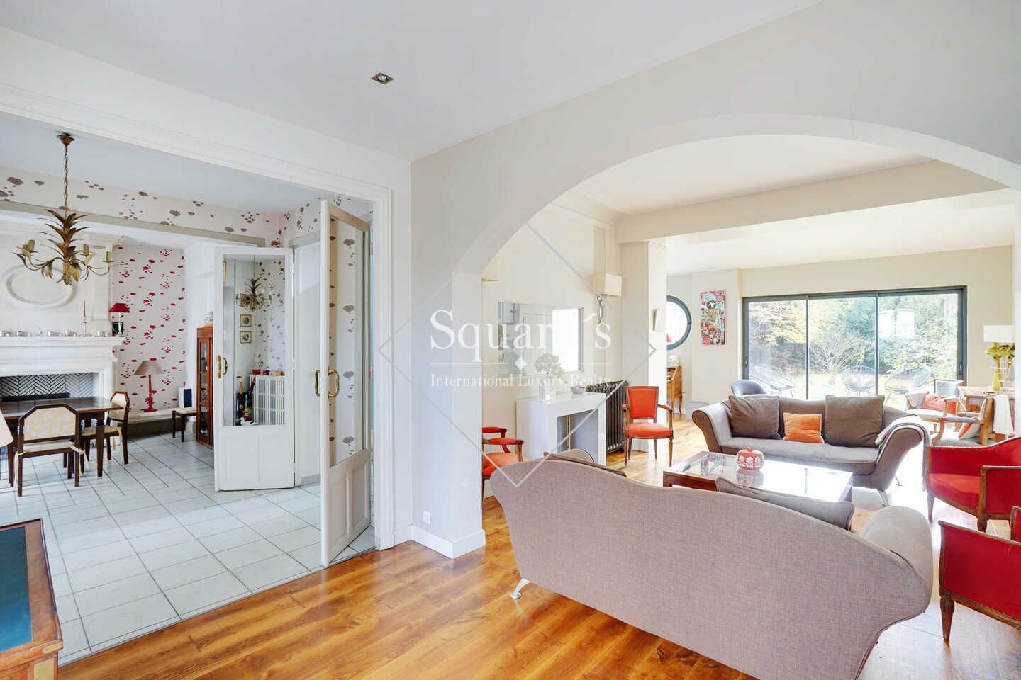 Sale House Asnières 11 Rooms 260 m²