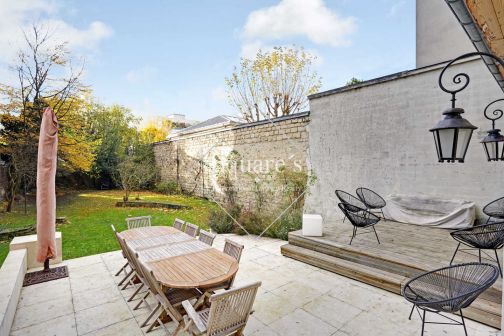 Sale House Asnières 11 Rooms 260 m²