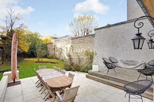 Sale House Asnières 11 Rooms 260 m²