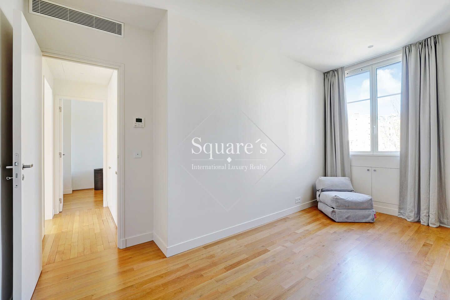 apartment 4 Rooms for sale on Neuilly-sur-Seine (92200)