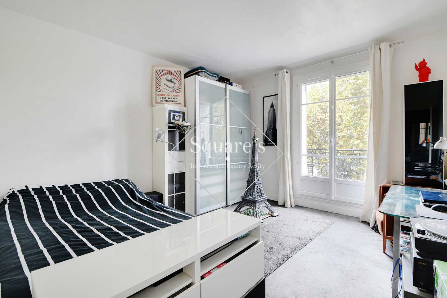 apartment 5 Rooms for sale on Neuilly-sur-Seine (92200)