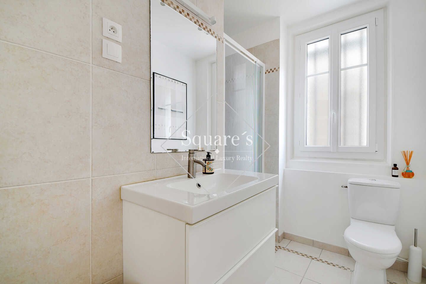 apartment 5 Rooms for sale on Neuilly-sur-Seine (92200)