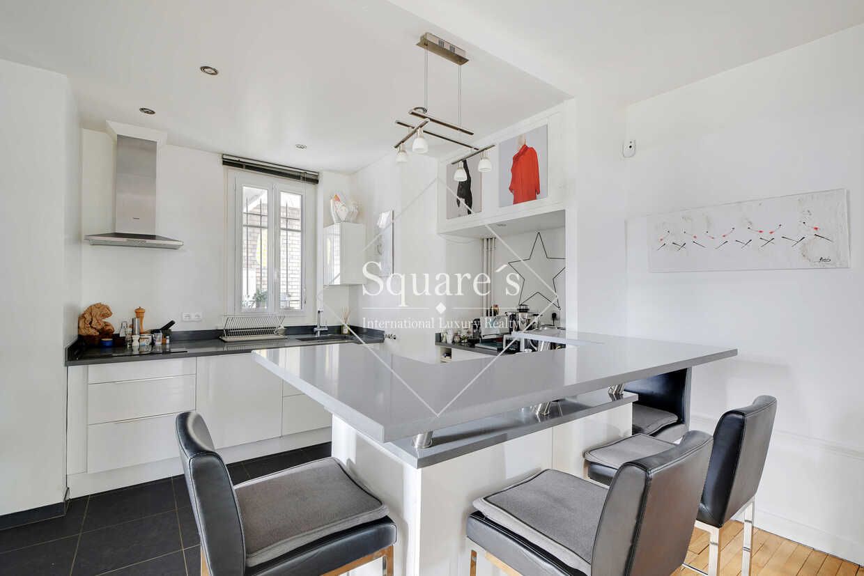 apartment 5 Rooms for sale on Neuilly-sur-Seine (92200)