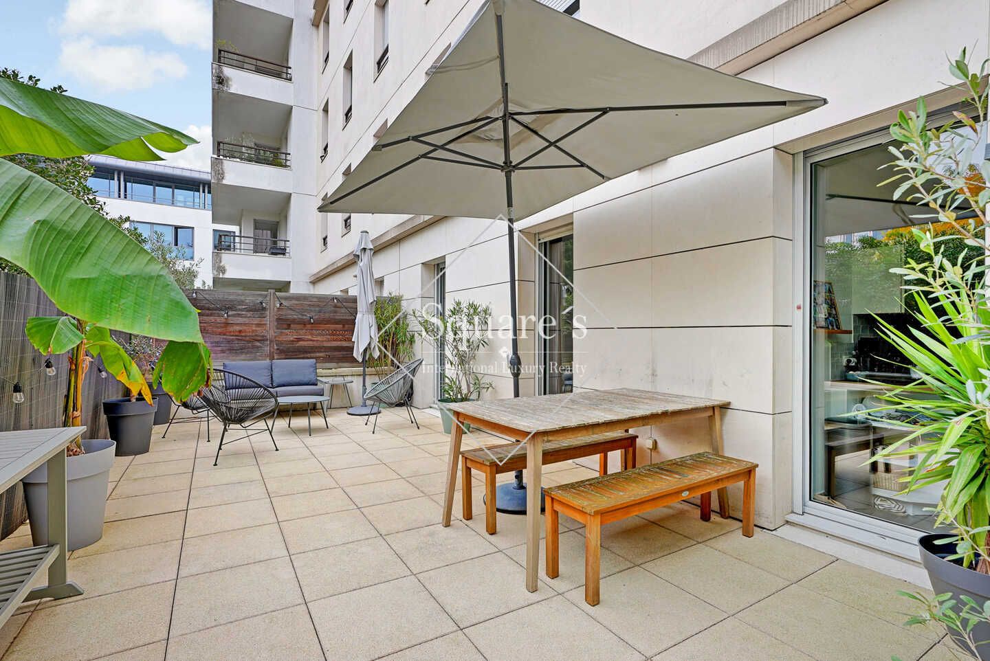 apartment 4 Rooms for sale on Saint-Cloud (92210)