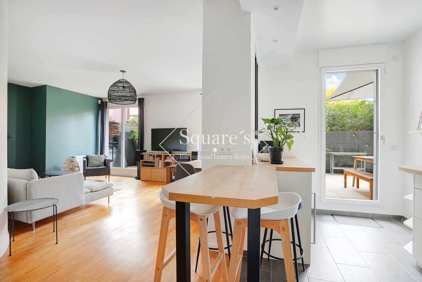 apartment 4 Rooms for sale on Saint-Cloud (92210)