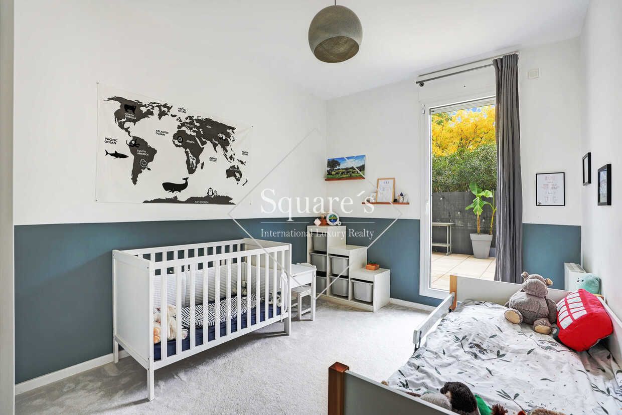 apartment 4 Rooms for sale on Saint-Cloud (92210)