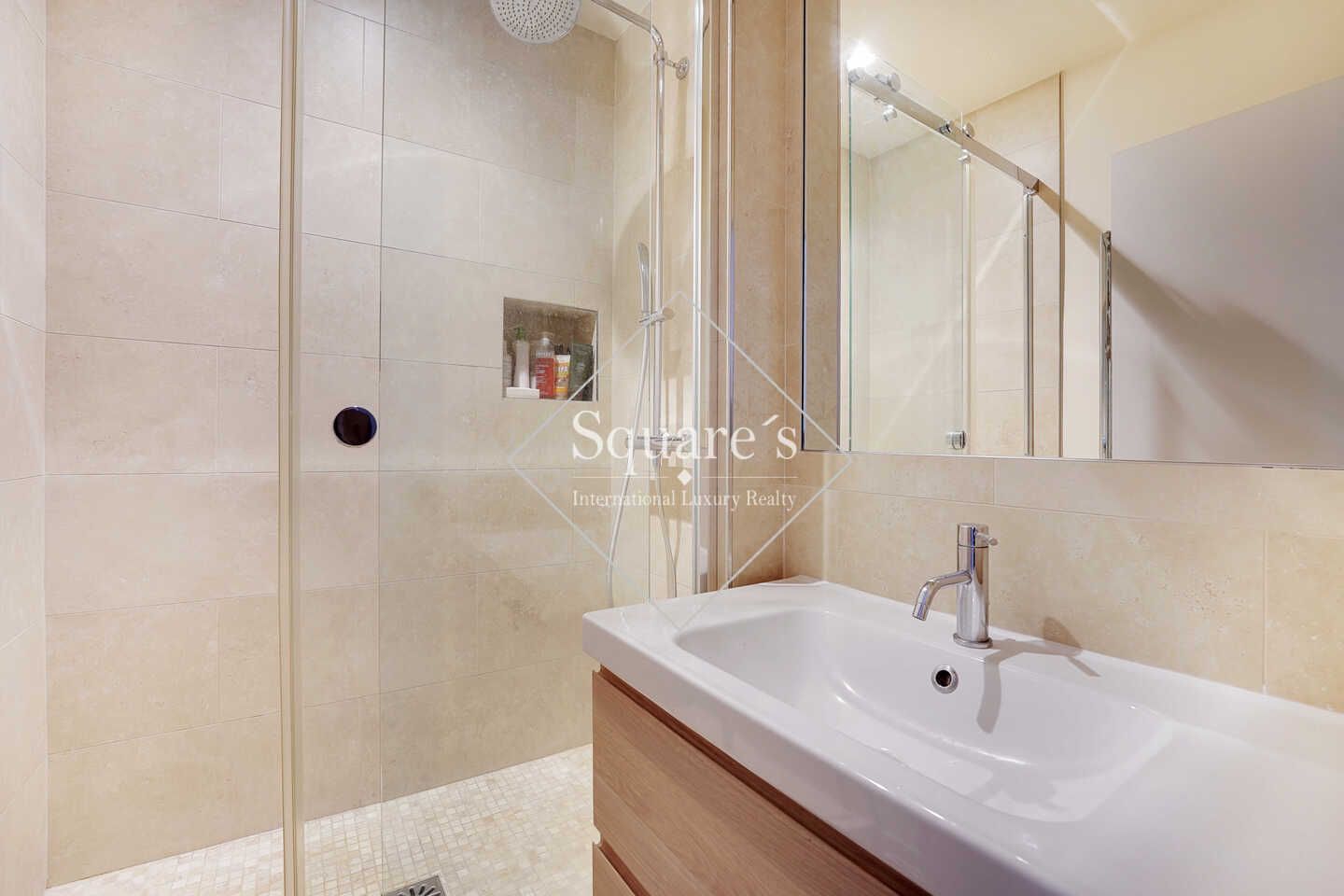 apartment 4 Rooms for sale on Neuilly-sur-Seine (92200)