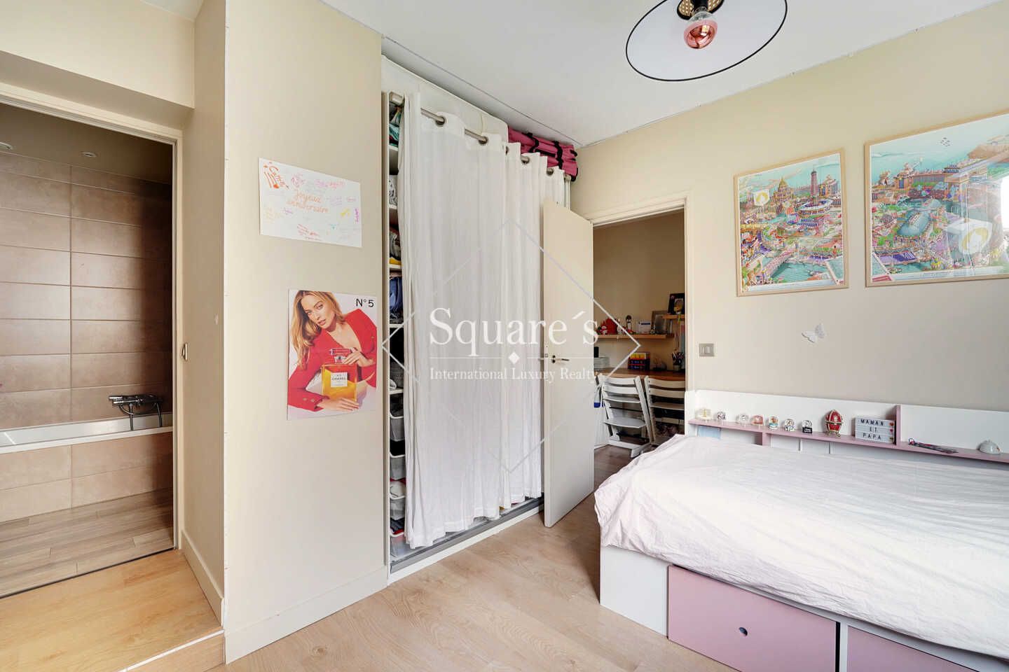 apartment 4 Rooms for sale on Neuilly-sur-Seine (92200)