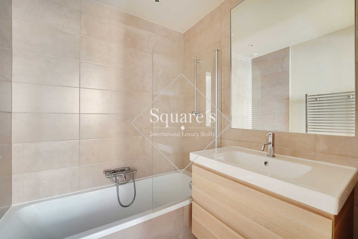 apartment 4 Rooms for sale on Neuilly-sur-Seine (92200)