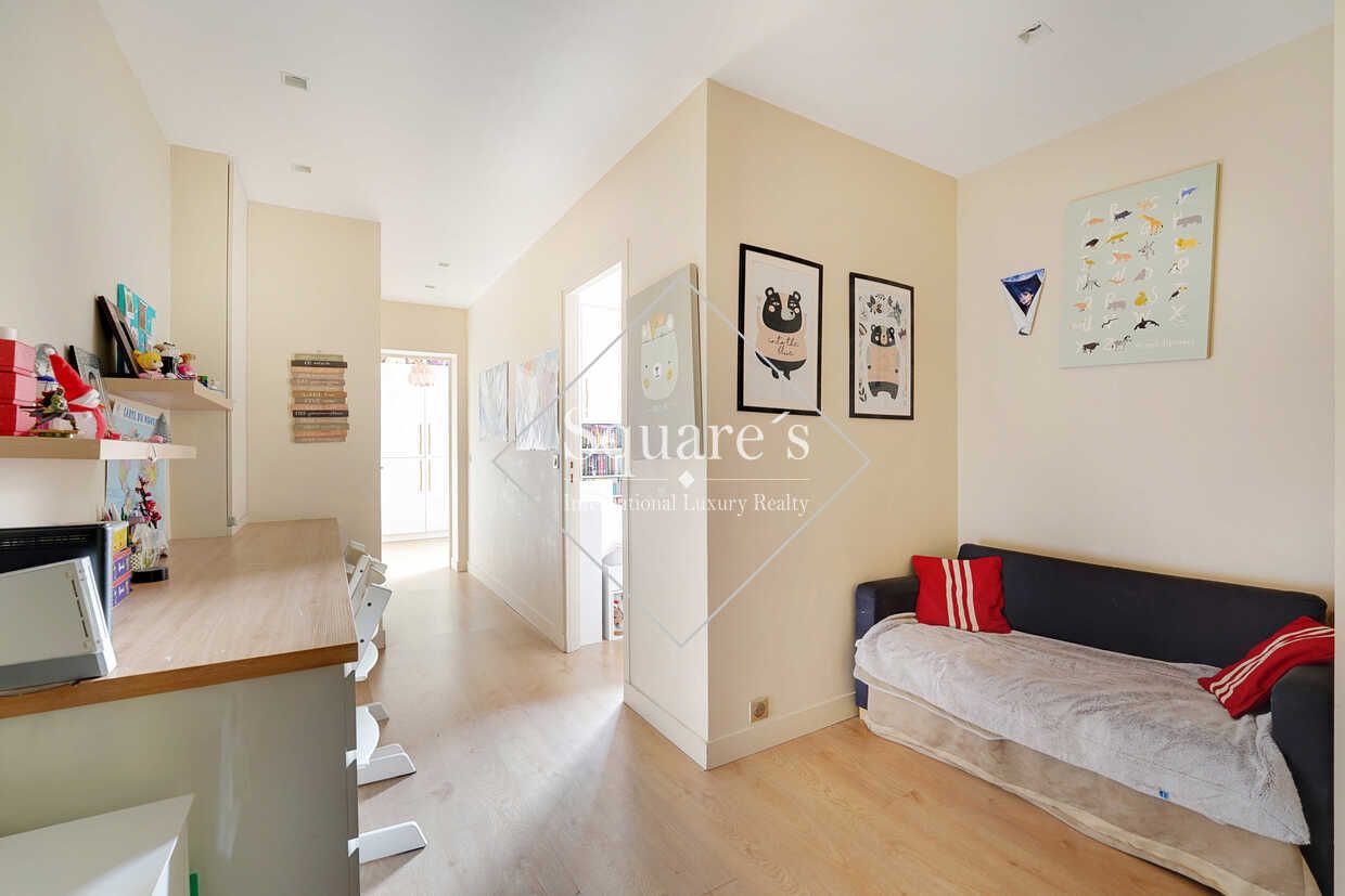 apartment 4 Rooms for sale on Neuilly-sur-Seine (92200)