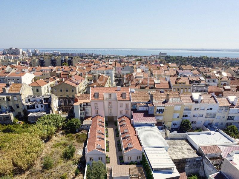 apartment 5 Rooms for sale on Lisboa (1900)