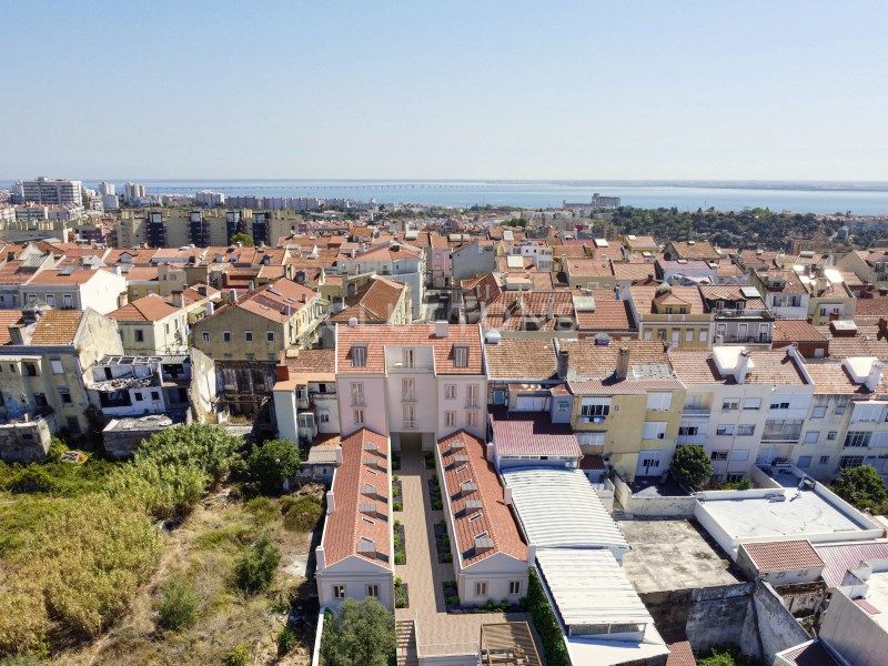 apartment 5 Rooms for sale on Lisboa (1900)