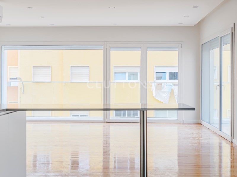 apartment 8 Rooms for sale on Cascais (2765)