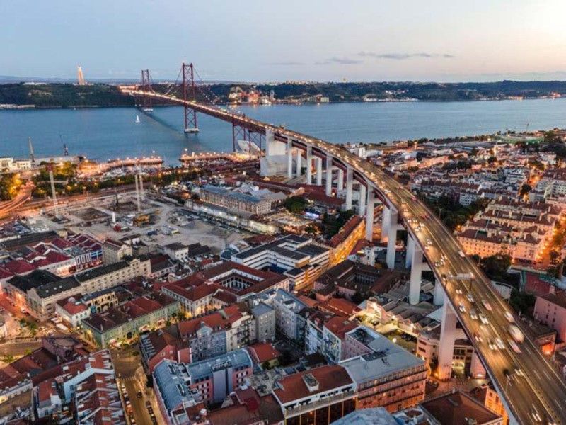 apartment 5 Rooms for sale on Lisboa (1300)