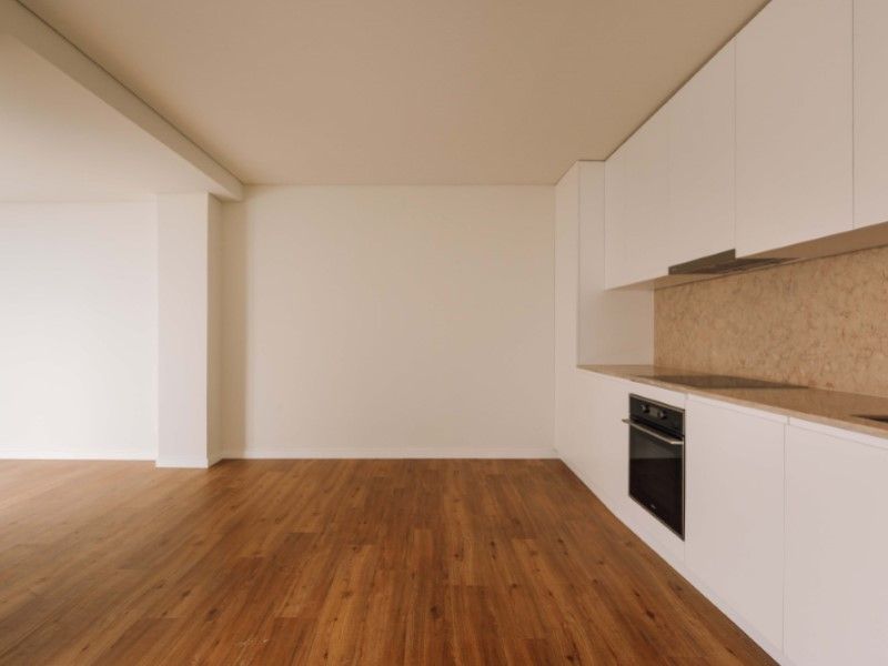 business premises 3 Rooms for sale on Lisboa (1300)