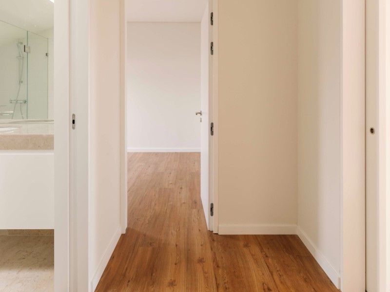 business premises 3 Rooms for sale on Lisboa (1300)