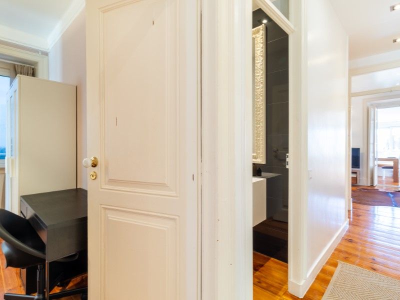 apartment 6 Rooms for sale on Lisboa (1150)